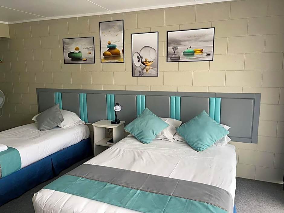 Junction Motel Sanson-Truck Motel