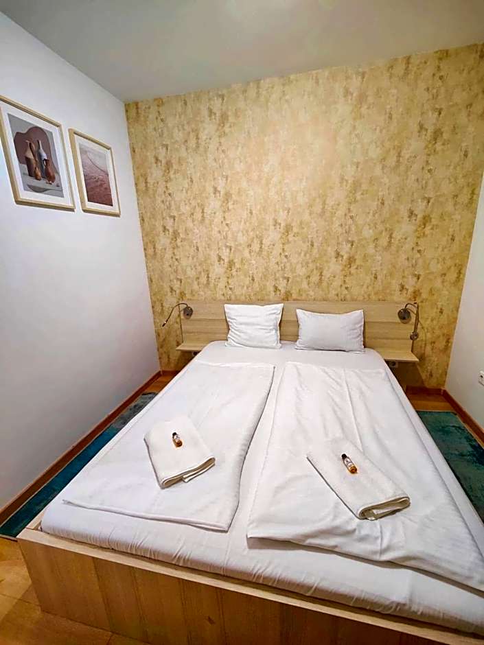 Maple Tree Budget Apartments