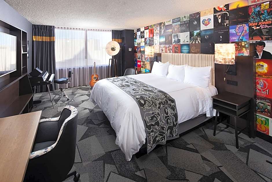 Saint Kate - The Arts Hotel