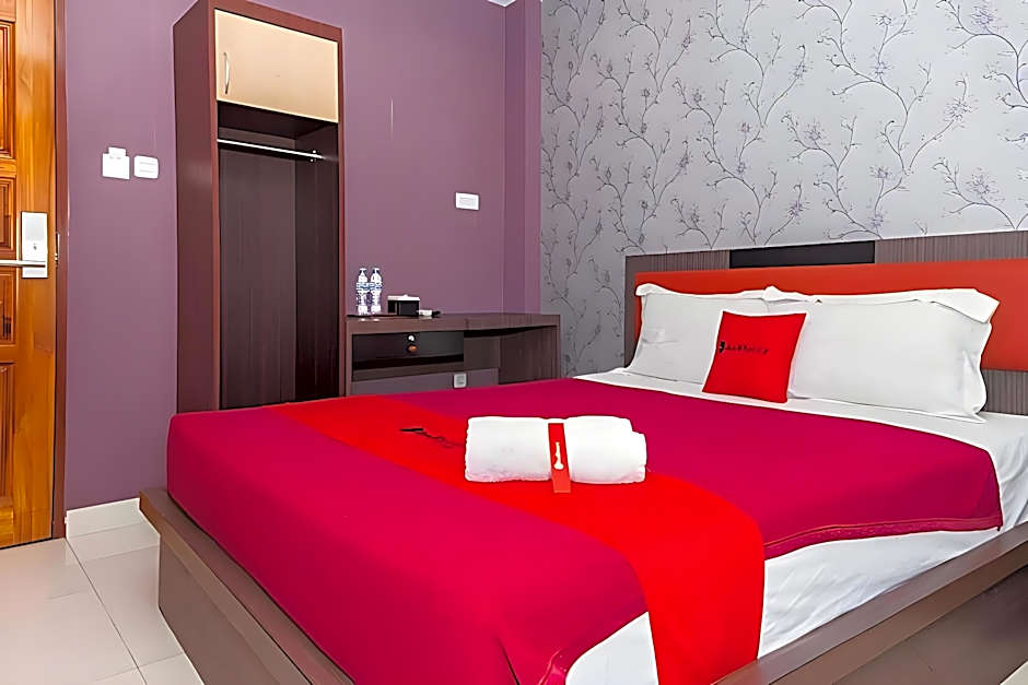 RedDoorz Plus @ Paal 2 Manado