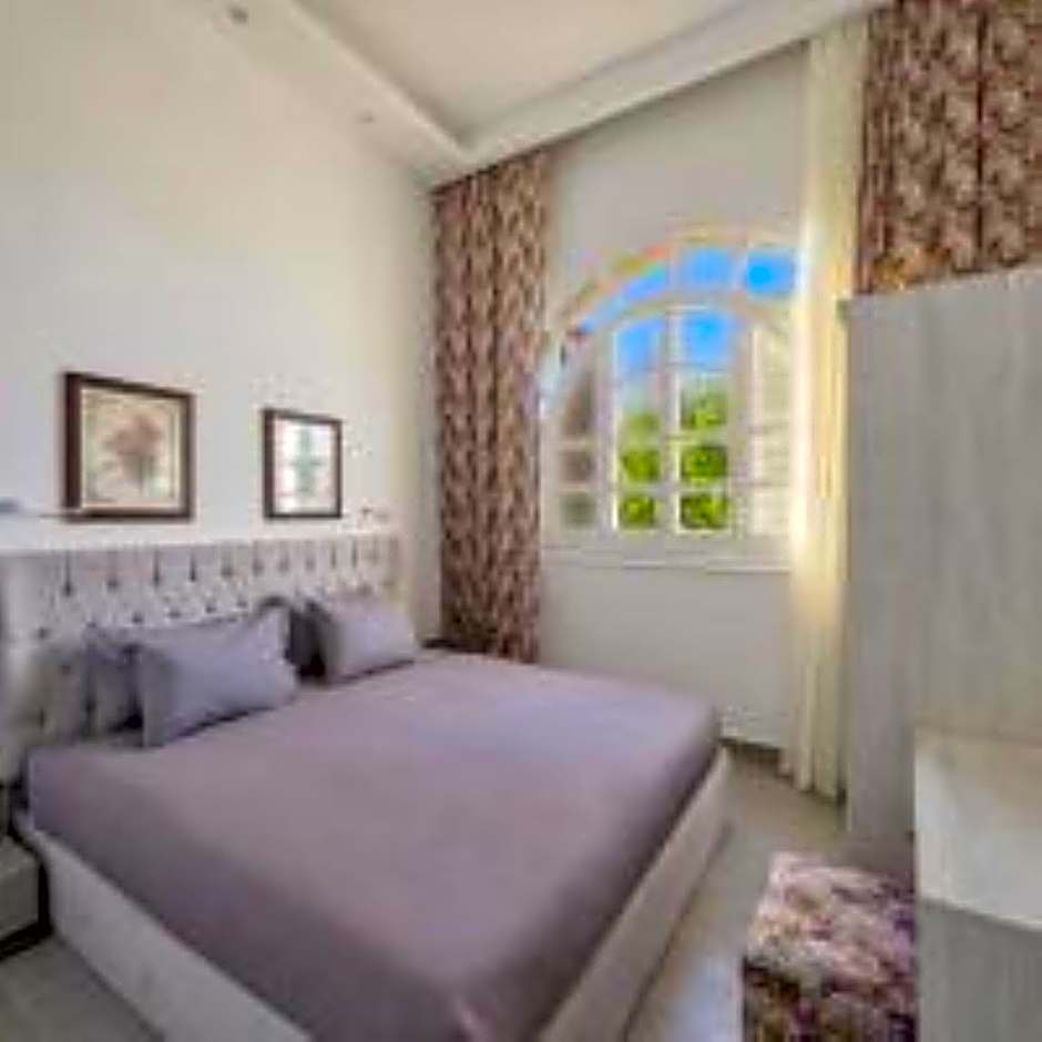 Golden Lake Marina Hotel