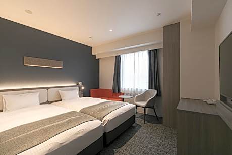 Twin Room with Private Bathroom