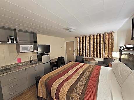 Queen Room with Kitchenette