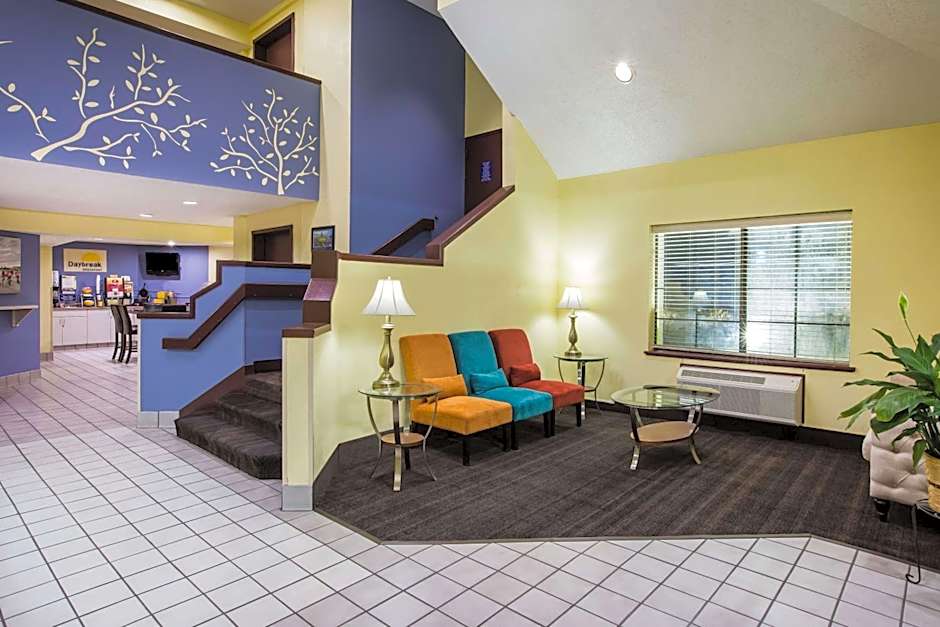 Days Inn by Wyndham Blue Springs