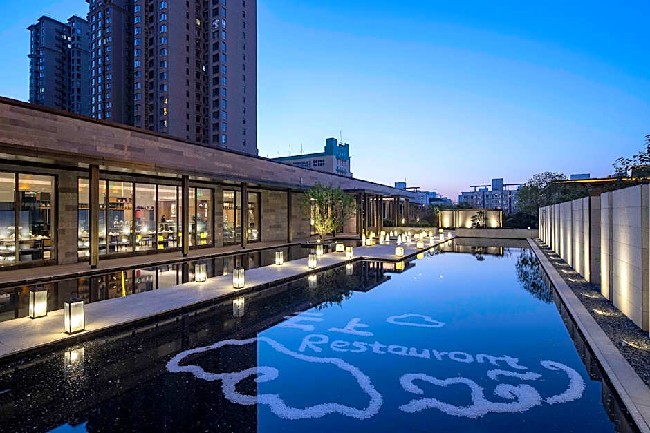 Ramada by Wyndham Luoyang Downtown