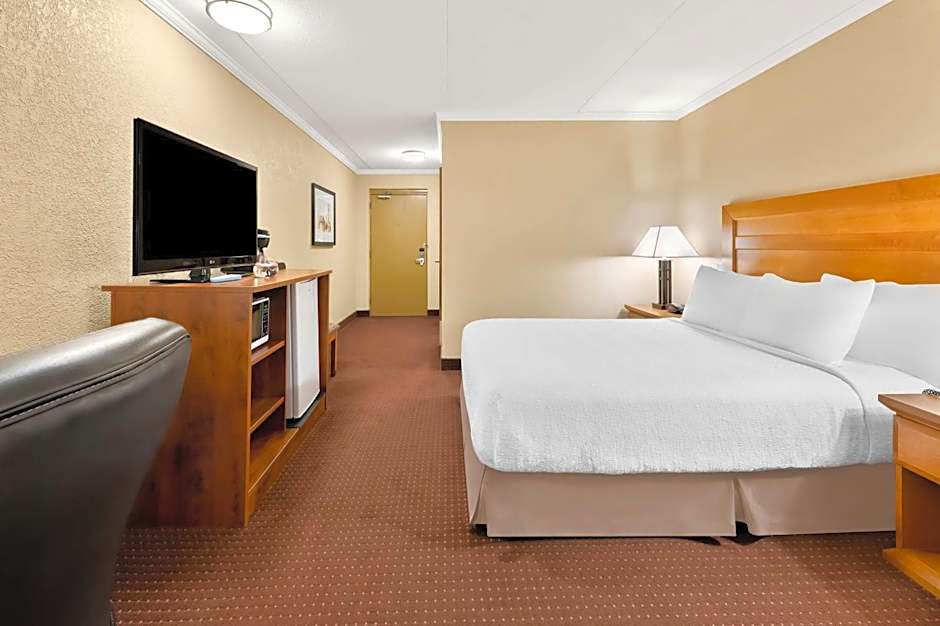 Best Western Plus NorWester Hotel & Conference Centre