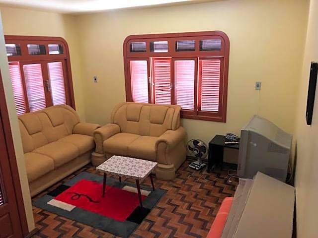 Bela casa, com internet, piscina e churrasqueira para descansar e desfrutar, dias de paz