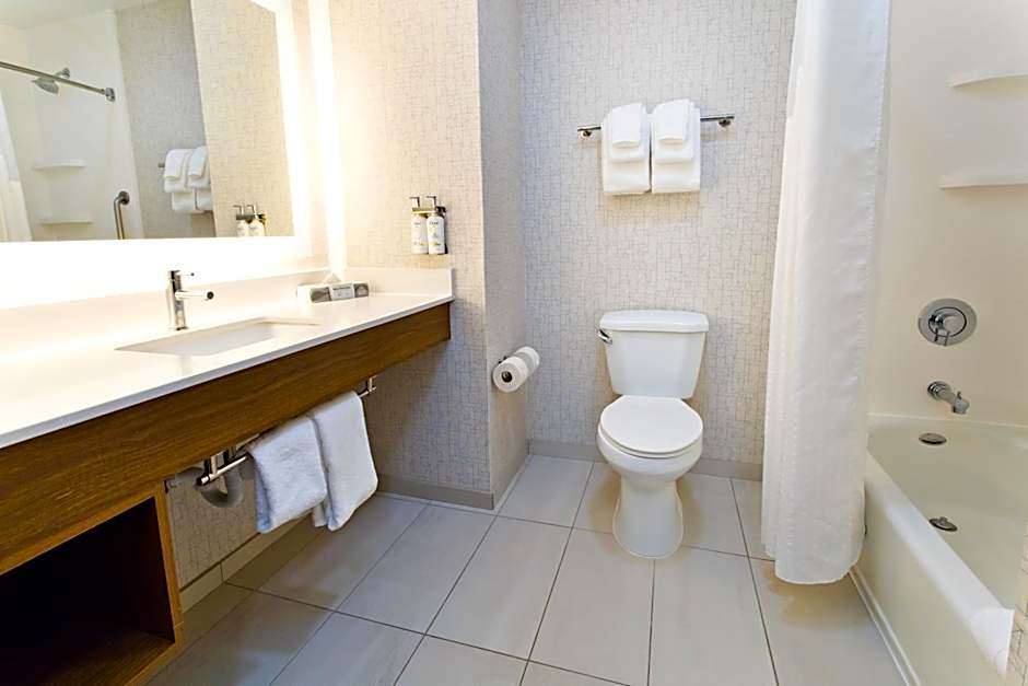 Holiday Inn Express & Suites Sacramento NE Cal Expo By IHG