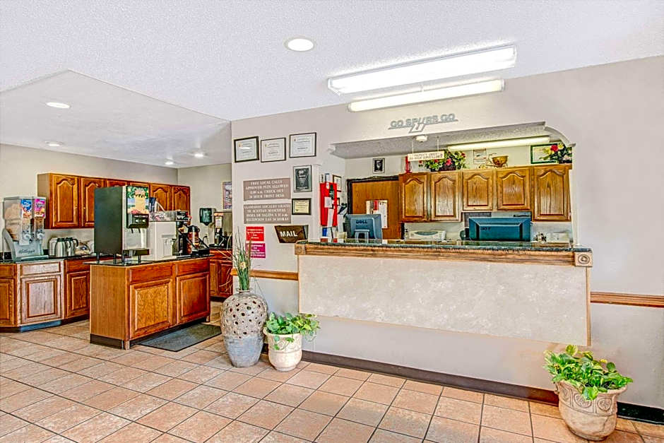 Super 8 by Wyndham San Antonio/Fiesta