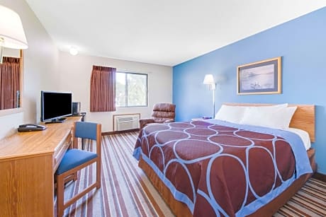 1 King Bed Non-Smoking