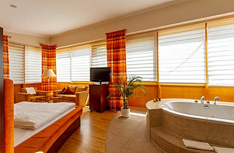 Suite with Hot Tub