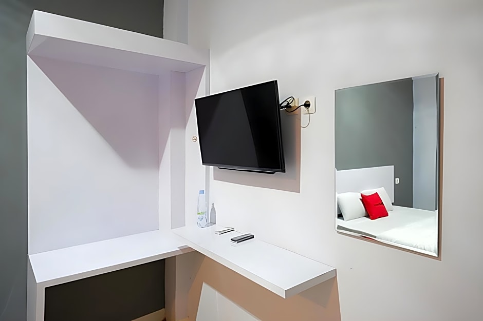 RedDoorz near Pasar Batang