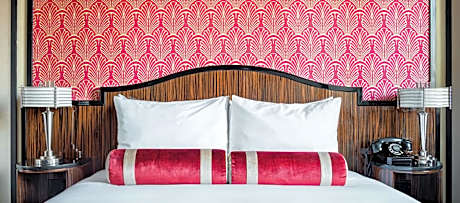 Queen Room (The Grove)