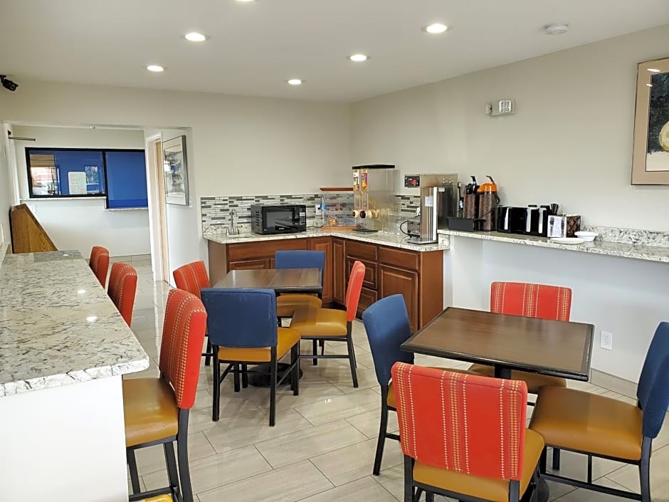 Travelodge by Wyndham Albuquerque West