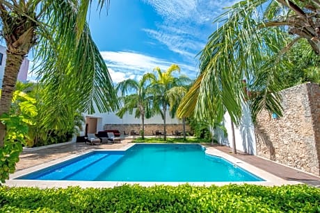 Hotel Embajadores