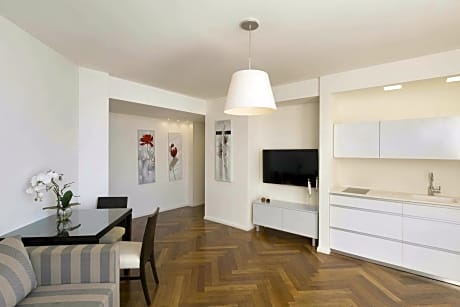 Superior Partial Sea View 2 Queen Beds 2 Bedroom Suite