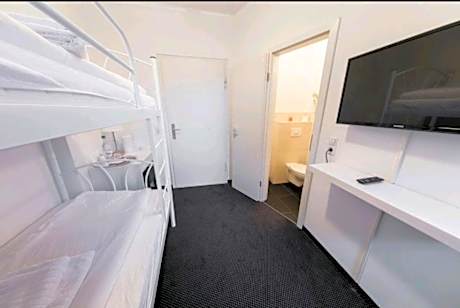 Quadruple Room with Private Bathroom