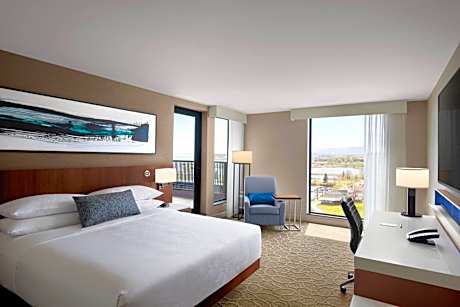 1 King City with Terrace, Guest Room, 1 King, City View, Balcony