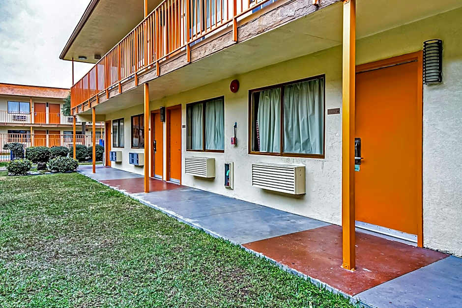 OYO Hotel Lake Charles Hwy 10