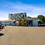 Orangewood Inn & Suites Kansas City Airport