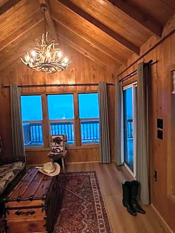 Suite with Mountain View