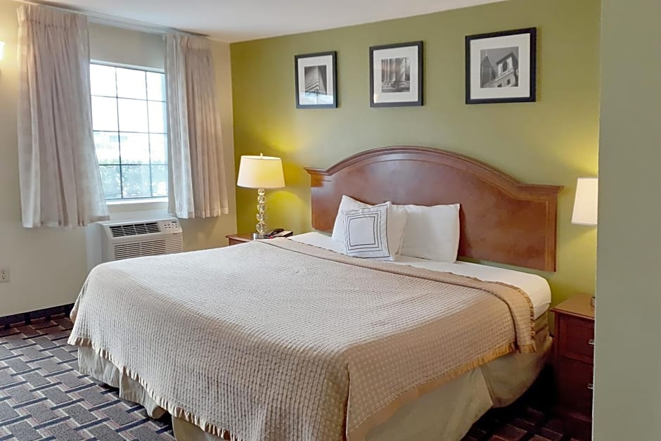 Travelodge by Wyndham Savannah Midtown