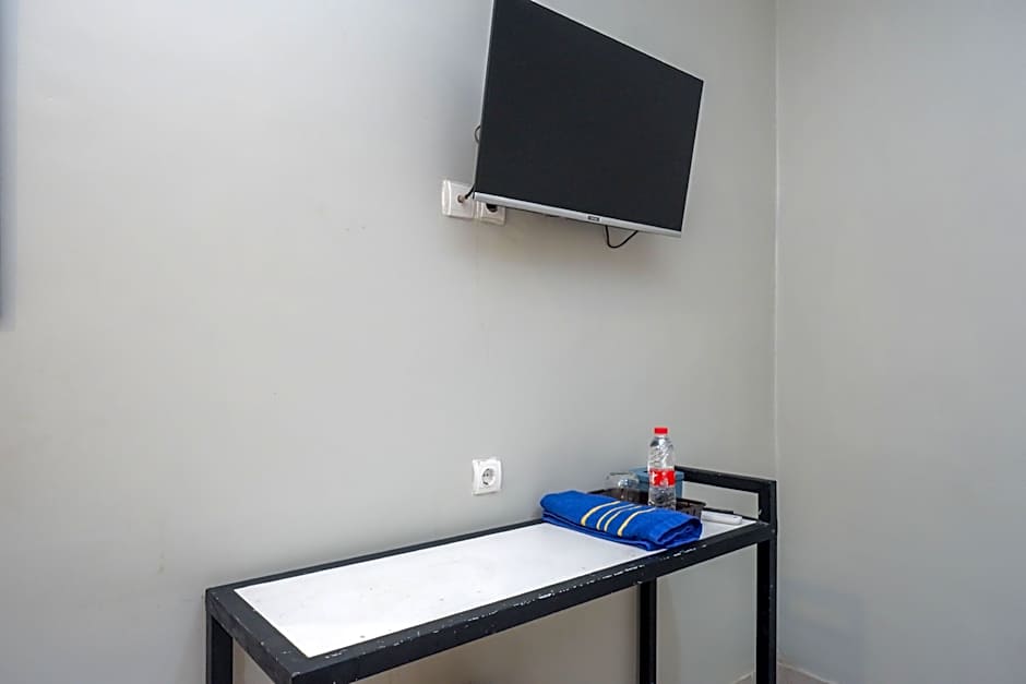 RedDoorz near Stasiun Batang