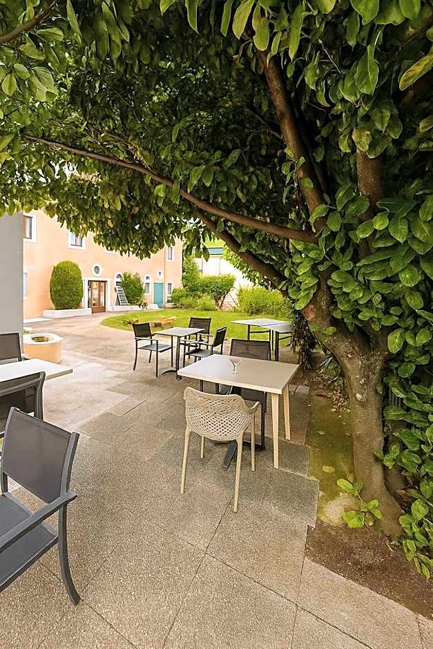 Hôtel de Genève , Faverges-Seythenex 74210, Haute Savoie