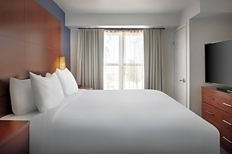 King Studio with Sofa Bed