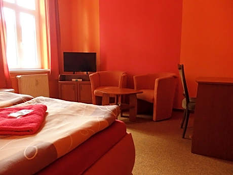 Double or Twin Room with Shower