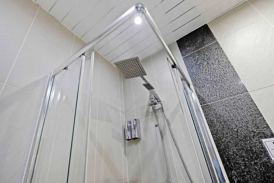 OYO The Baltimore Hotel