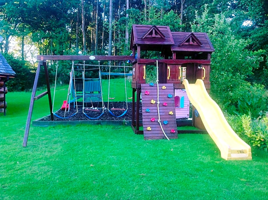 lyne view, log cabin