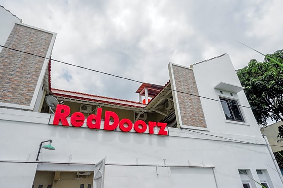 RedDoorz Syariah near UMS Solo - RSO Soeharso