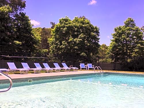 Chatham Seafarer Inn