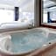 Pinegrove Hotel