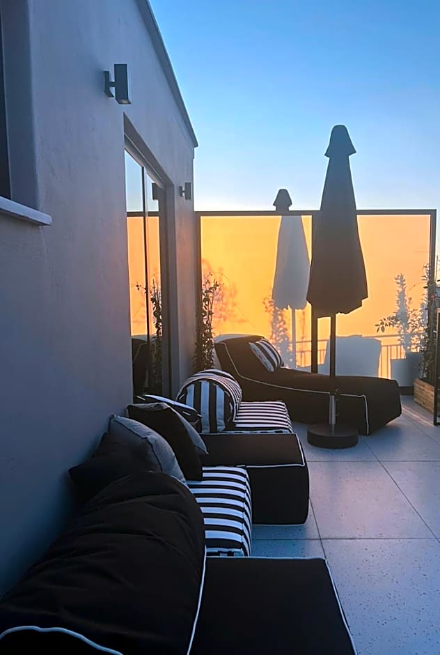 Clyde Athens by Nin&Bau