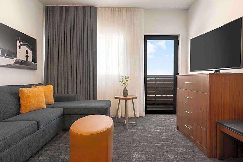 La Quinta Inn & Suites by Wyndham San Luis Obispo Downtown