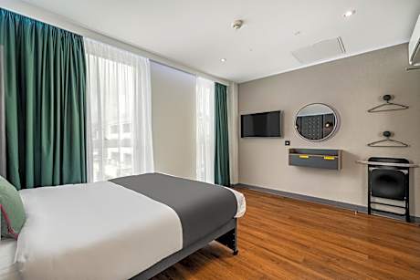 Accessible Double Room with Window