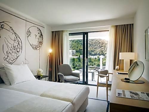 Hotel Kompas, Dubrovnik, Croatia. Rates from HRK243.
