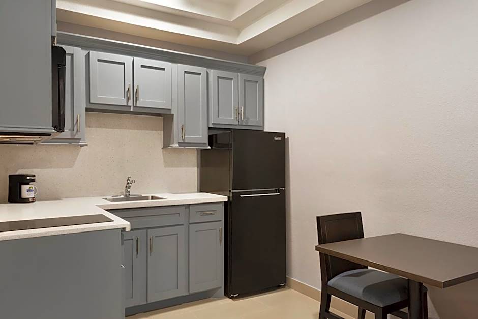Days Inn & Suites by Wyndham Houston Hobby Airport