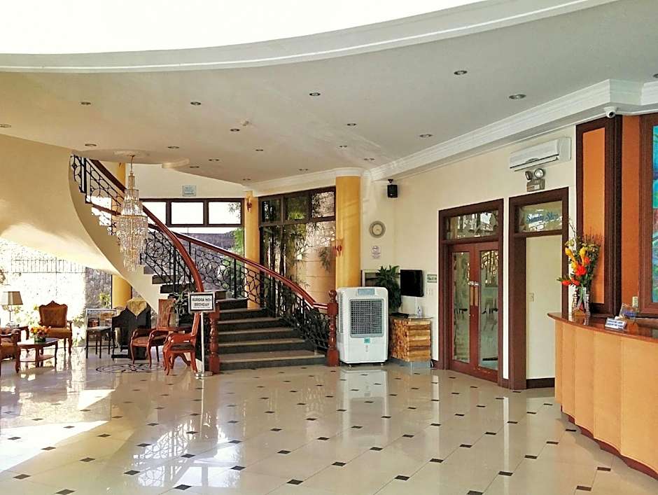 Crown Royale Hotel