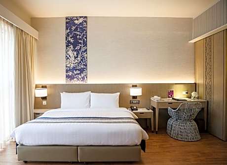Deluxe Partial Sea View