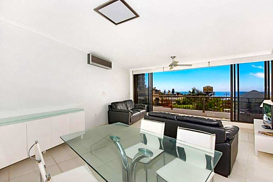 Surfers International Apartments