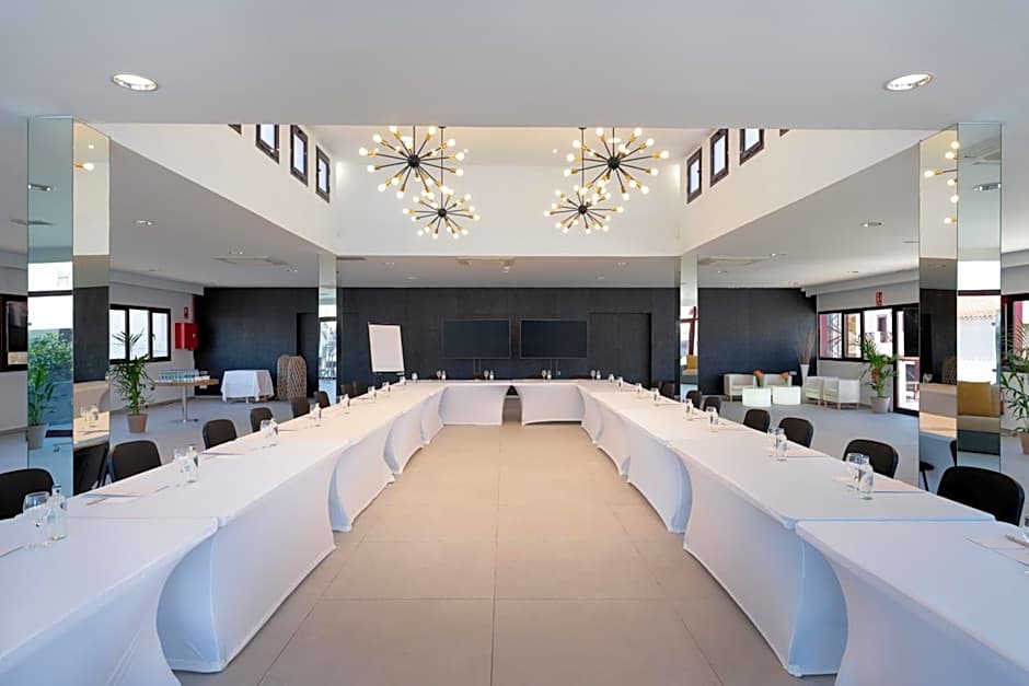 Occidental Roca Negra - Adults Only