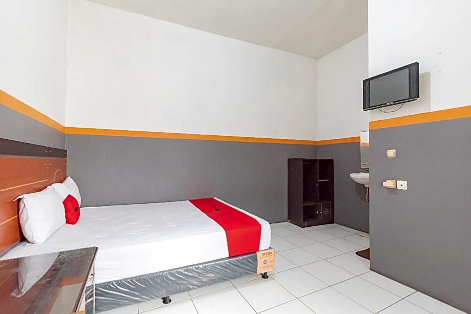 RedDoorz @ Merdeka Street Garut