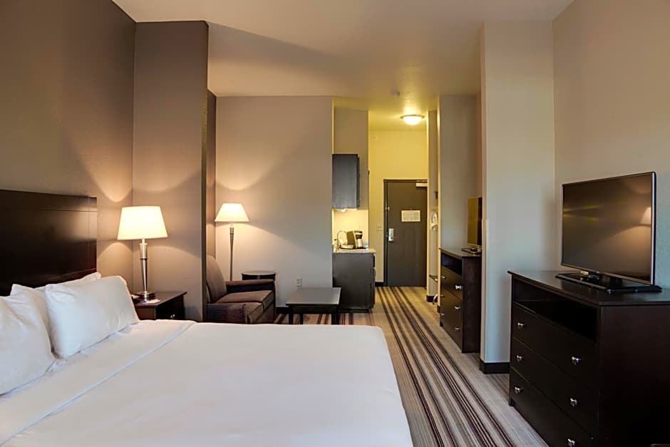 Holiday Inn Express & Suites Nevada By IHG