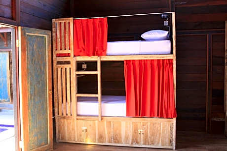 Bed in 6-Bed Mixed Dormitory Room