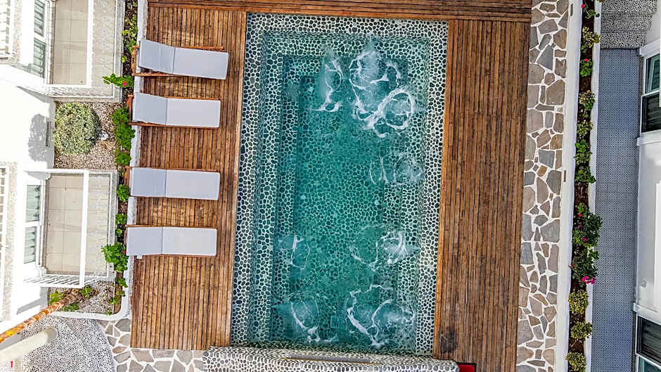 Montebello Deluxe Hotel