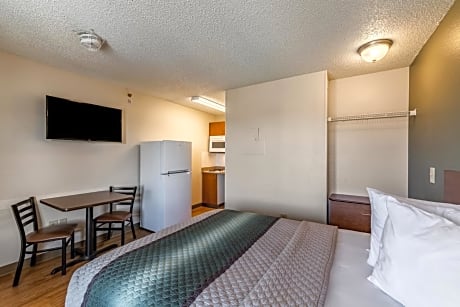 Studio Queen Room Disability Access Non-Smoking