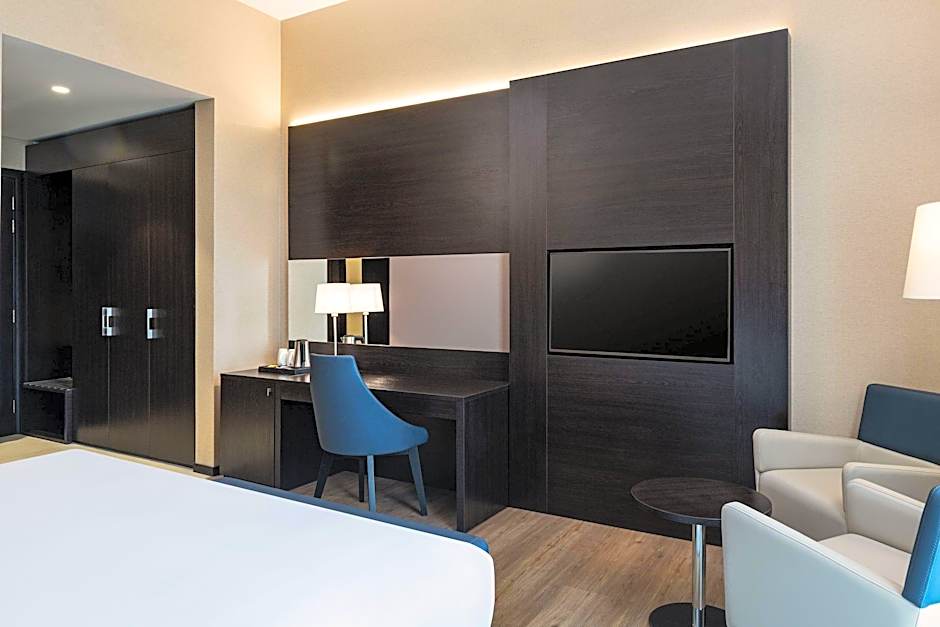 Four Points by Sheraton Production City, Dubai